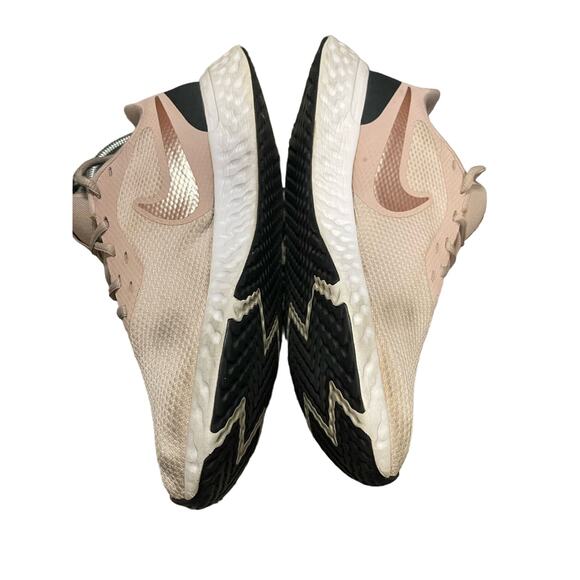 Nike Revolution 5 Barely Rose Women's Sneakers Shoes Size 9.5 - Picture 1 of 7